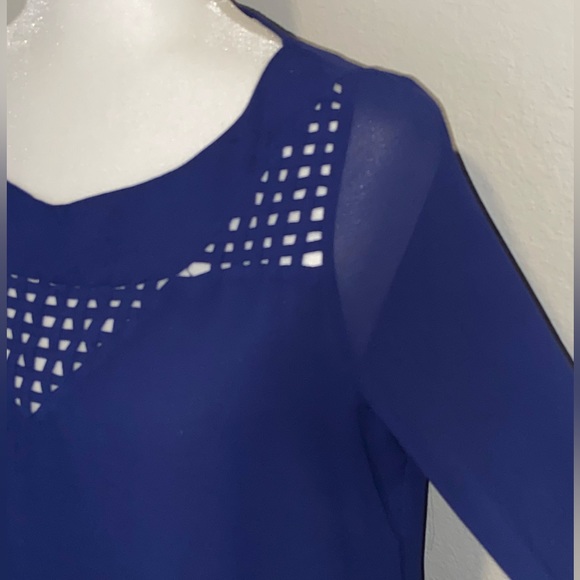 Last April Anthropologie Royal Blue Long-Sleeve Flowy Top w/Cutouts Size Medium - Picture 4 of 10